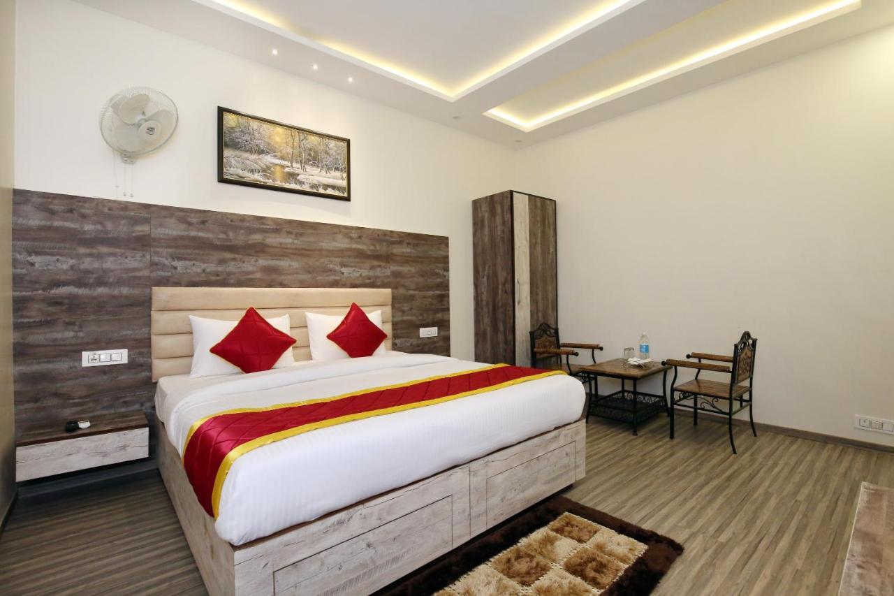 Oyo 9159 Hotel Royal Woodslark Zirakpur Εξωτερικό φωτογραφία