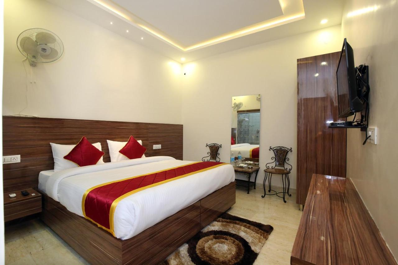 Oyo 9159 Hotel Royal Woodslark Zirakpur Εξωτερικό φωτογραφία