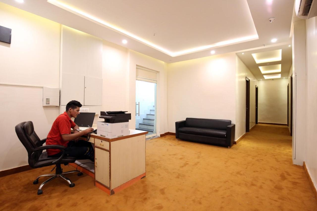Oyo 9159 Hotel Royal Woodslark Zirakpur Εξωτερικό φωτογραφία