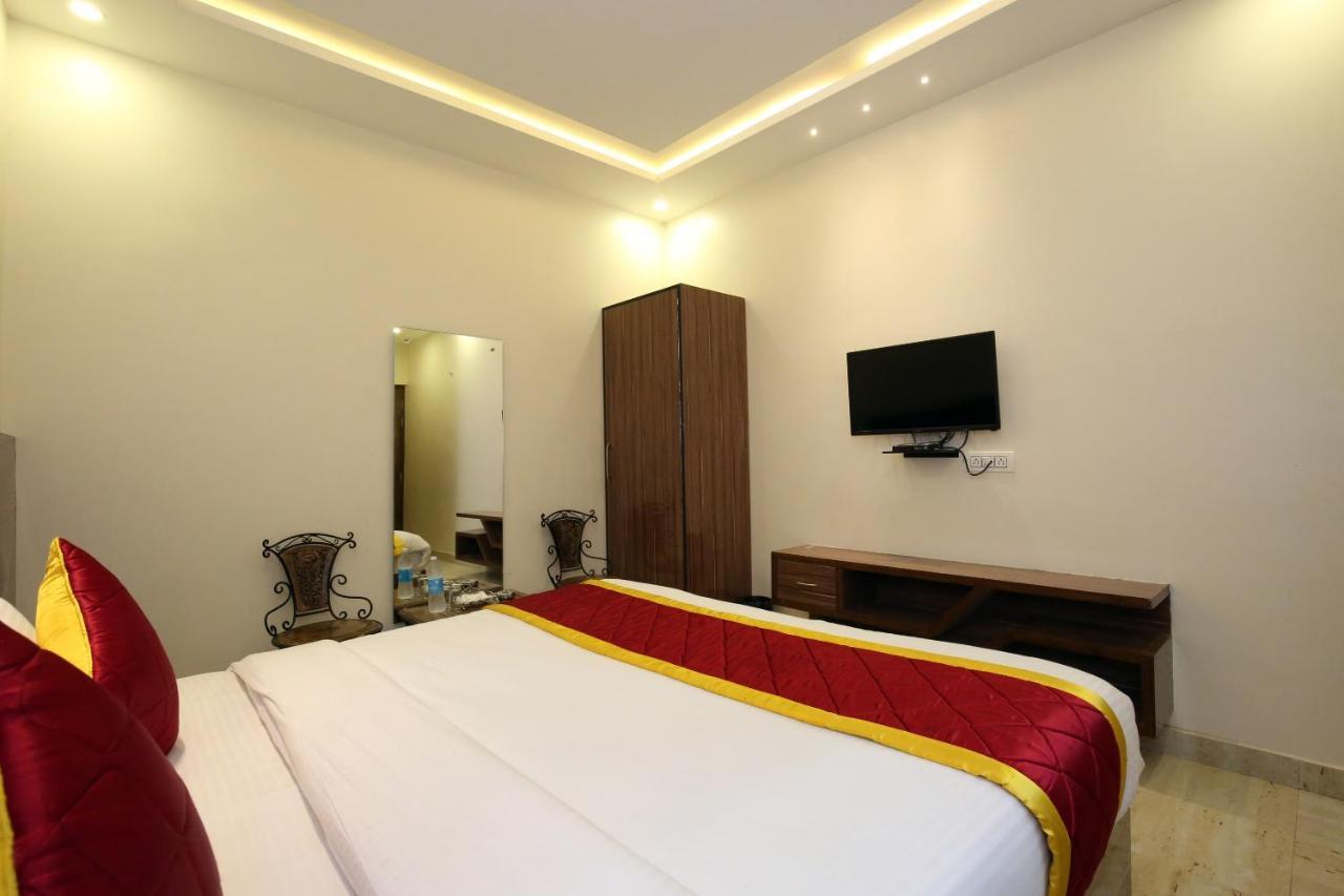 Oyo 9159 Hotel Royal Woodslark Zirakpur Εξωτερικό φωτογραφία